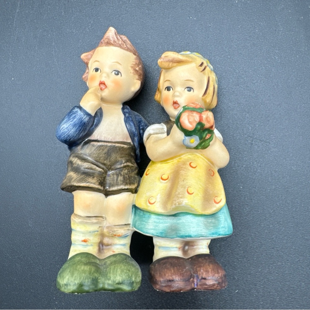 Vintage Goebel Hummel #214/E "WE CONGRATULATE" Figurine TMK-2 Full Bee 1951